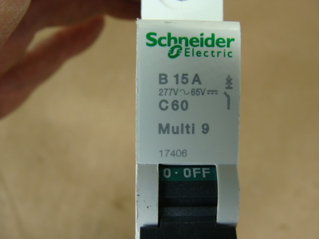SCHNEIDER CIRCUIT BREAKER B15A C60 MULTI 9 17406 15A 277V