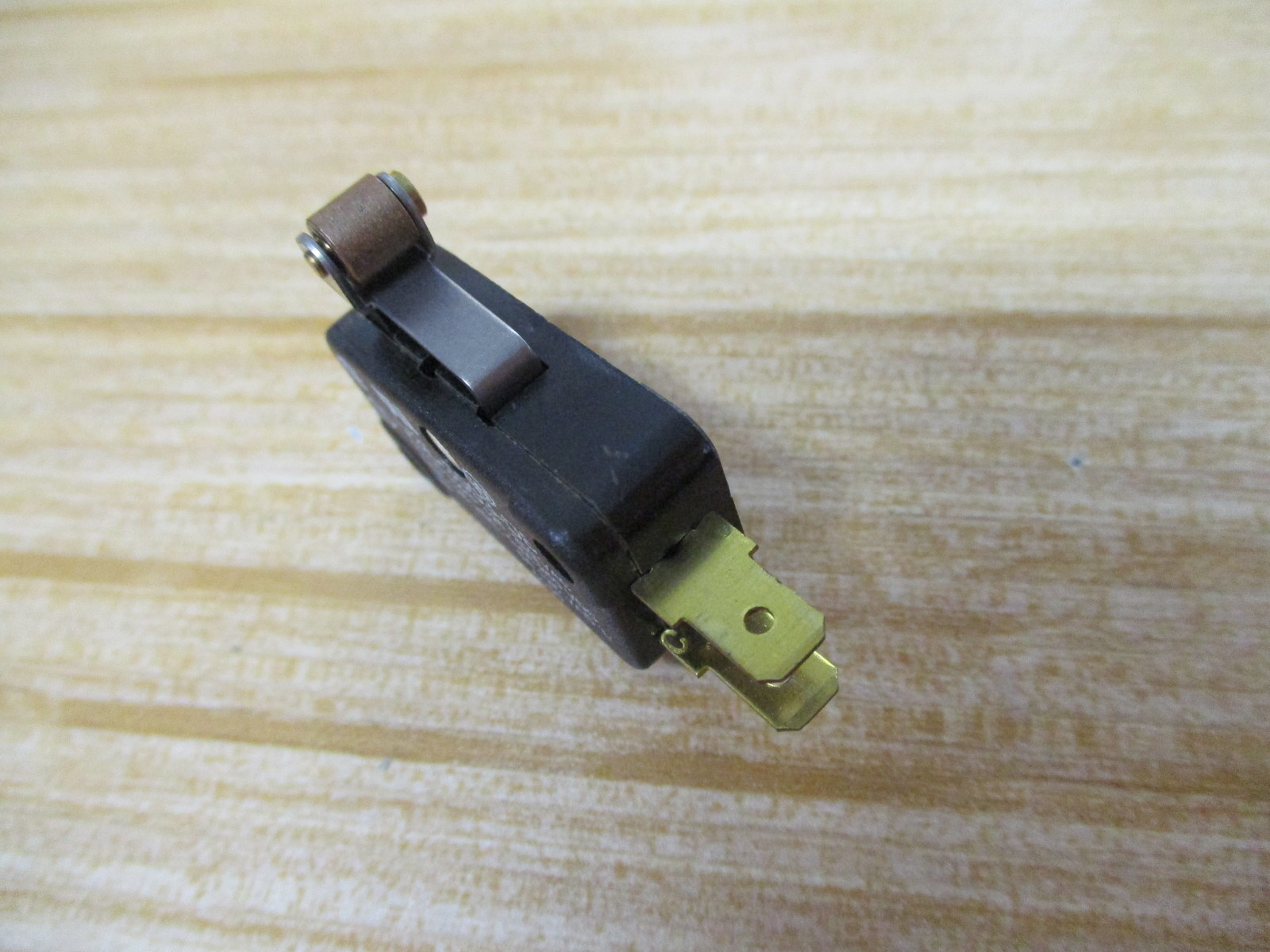 Honeywell / Micro Switch V3L-3003-D8 Snap Switch V3L3003D8