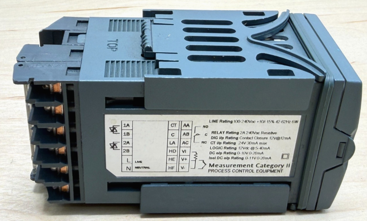 Eurotherm 3216 Temperature Controller, 3216/CC/VH/TTXX/R/XXX/G/ENG EU0690