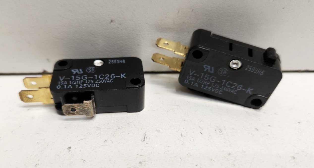 LOT OF 2 NEW NO BOX! OMRON 15A 250V PIN PLUNGER MICRO SWITCH V-15G-1C26-K