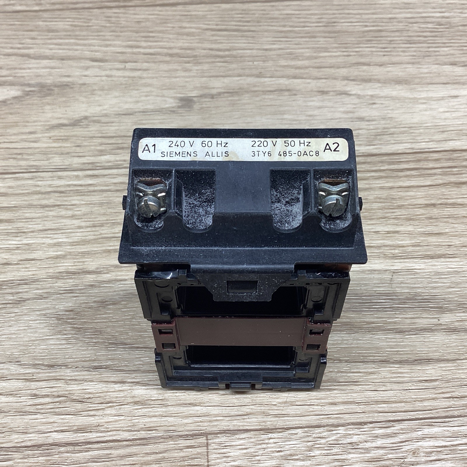SIEMENS-ALLIS 240V 60HZ 220V 50HZ 3TY6-485-0AC8 #816PT141*CO