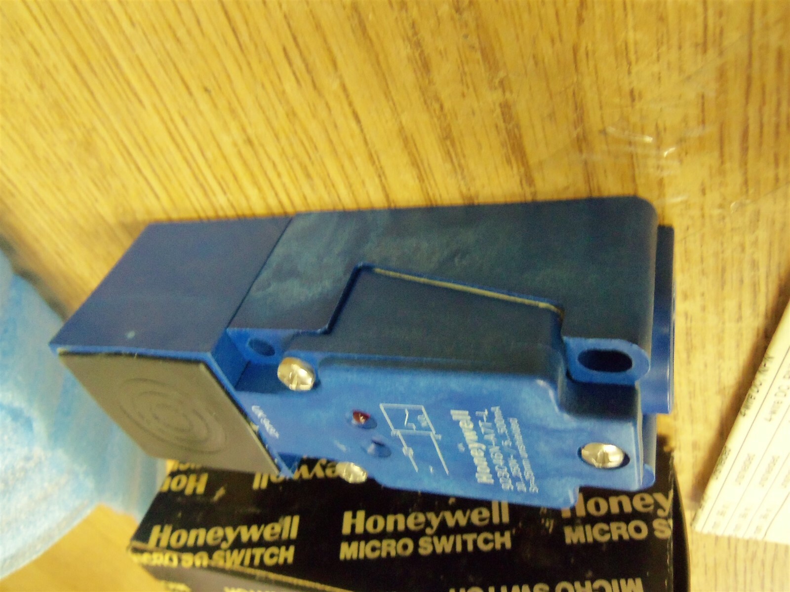 NEW Honeywell 923C46N-A7T-L Proximity Switch *FREE SHIPPING*