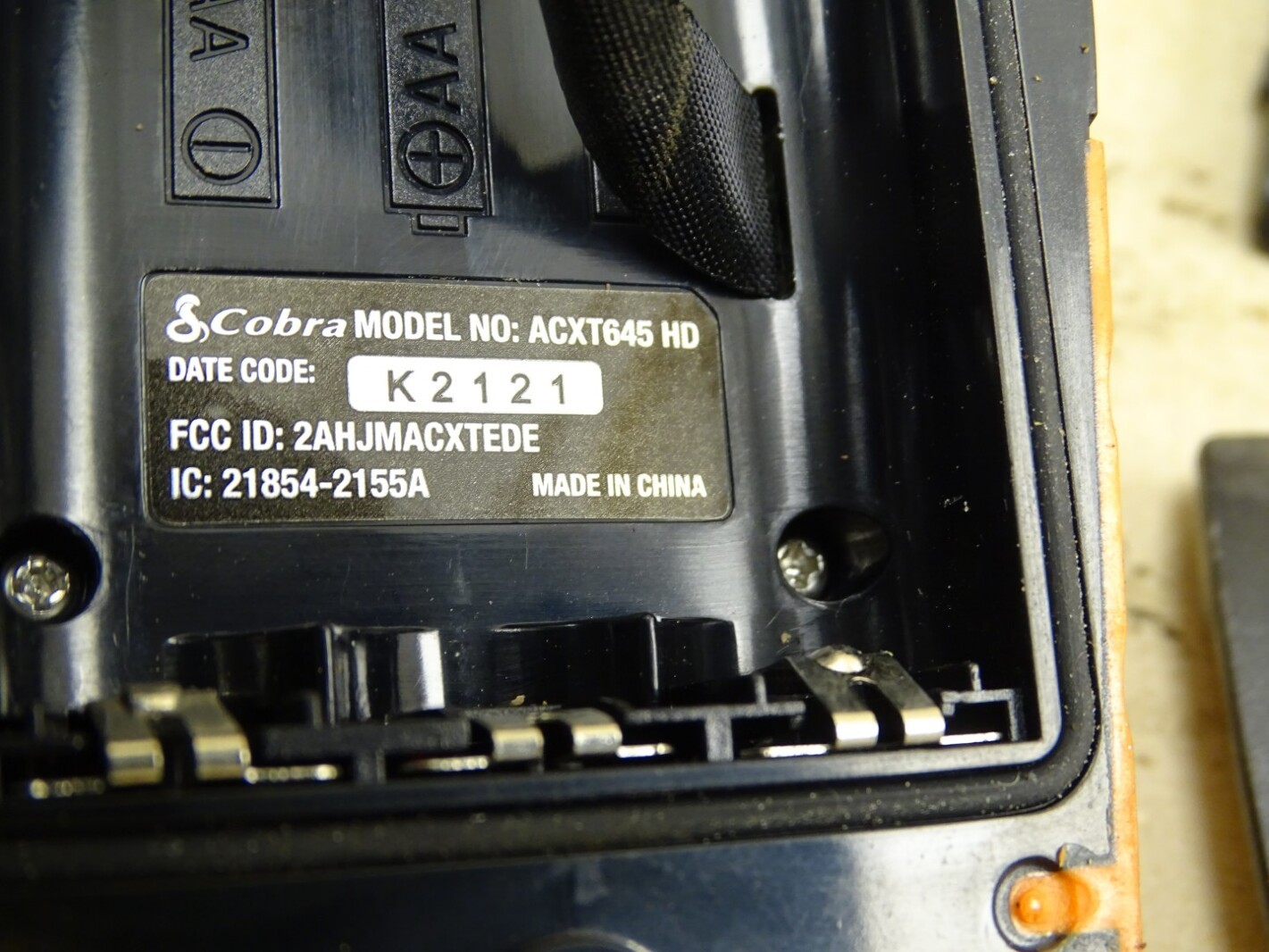 Cobra 3 MicroTalk 2-Way Radios & 2 Dual Charging Docks 22 Channels, ACXT645HD