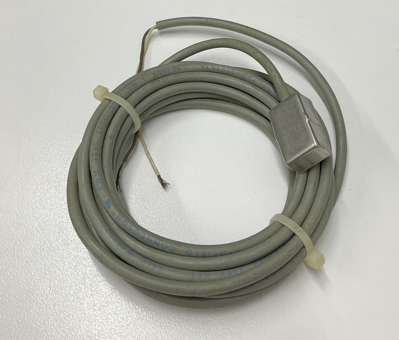 Canfield Connector 810-000-004 Reed Switch 120V