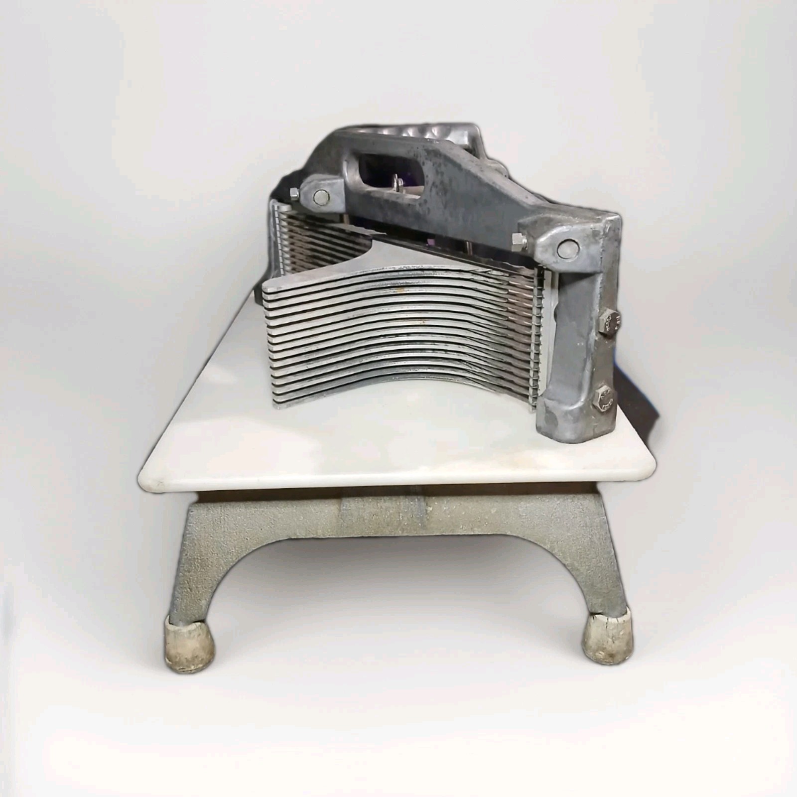 Vollrath Lincoln 0643N Redco Tomato Pro Slicer 3/16 inch Cut W/ Scalloped Blades