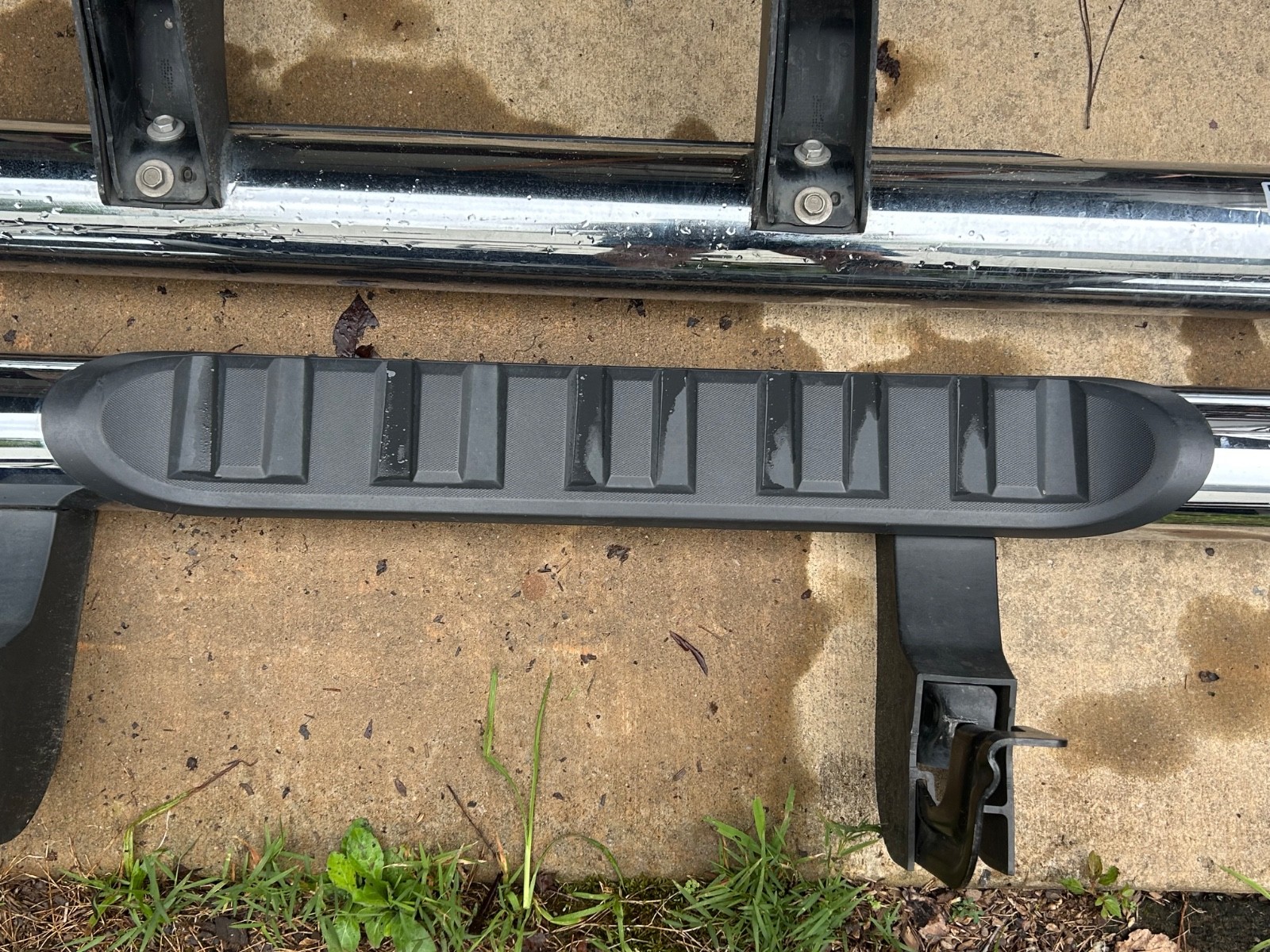 SILVERADO/GMC SIERRA 2014-18; 4″ Chrome Assist Steps Crew Cab 1500,2500,3500