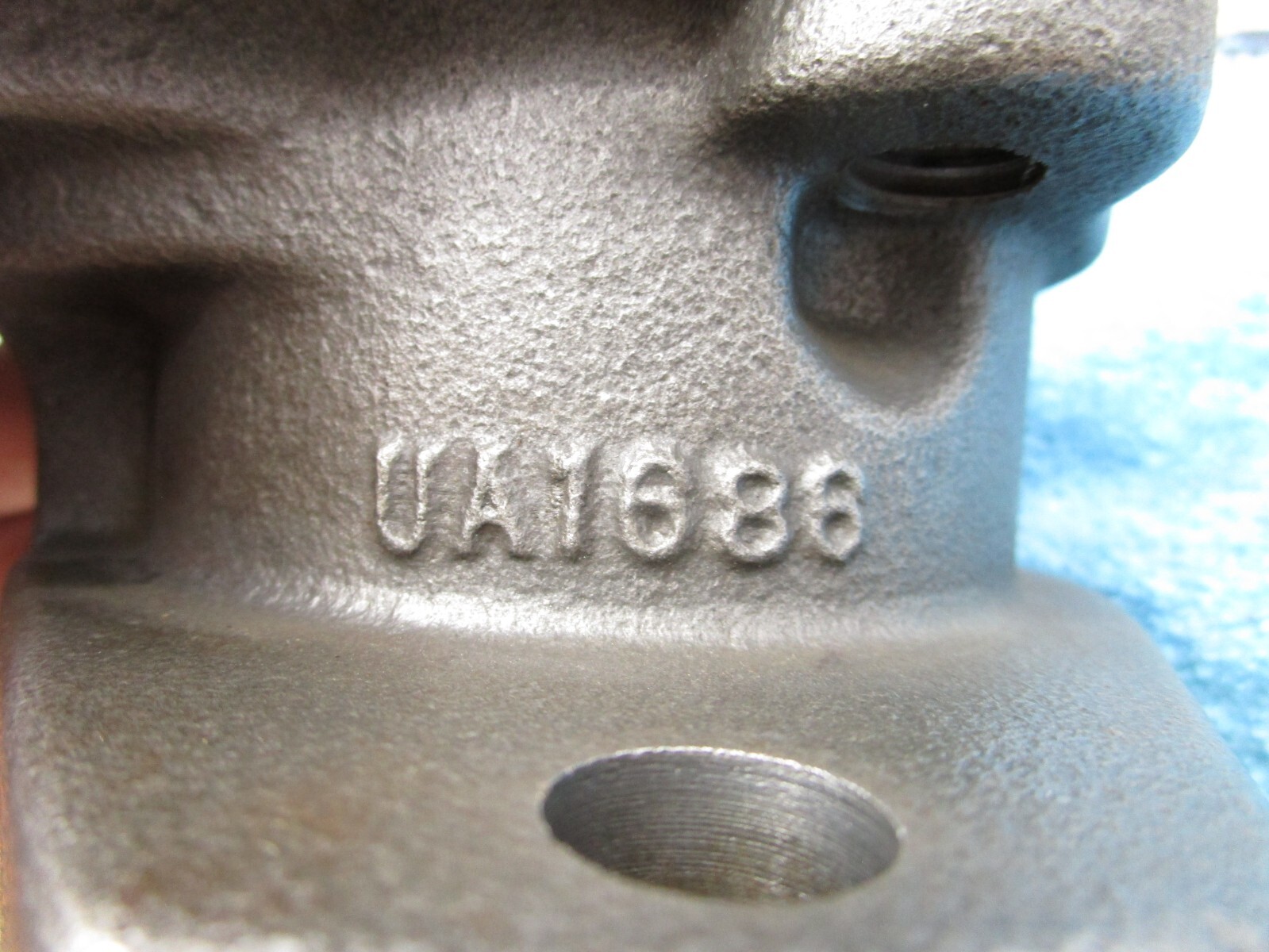 Commercial P25 P37 Hydraulic Pump Tapered Bearing Front Cover Housing 2-Bolt