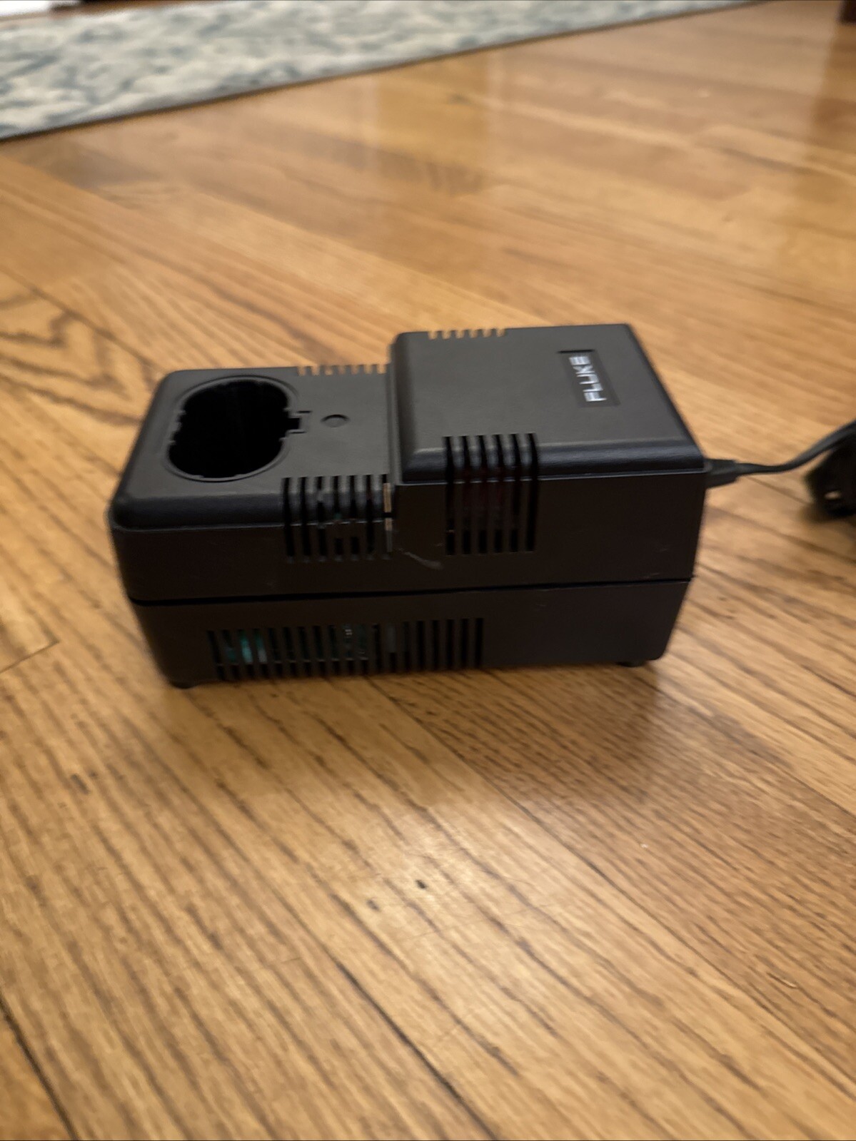 Genuine Fluke PM8906/803 120V Ni-Cd Quick Charger