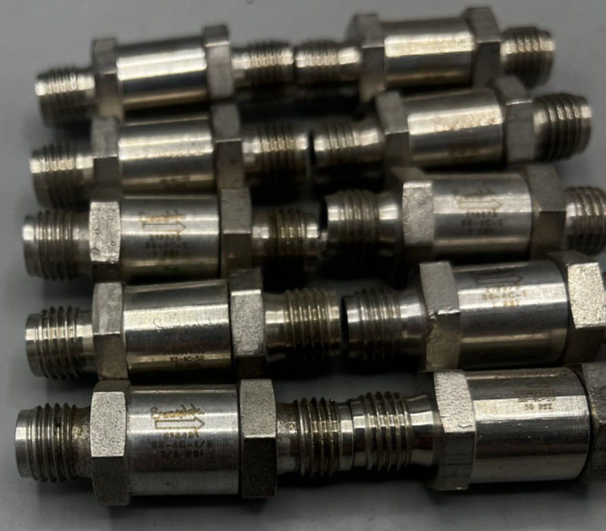 LOT OF 10 SWAGELOK SS-4C-1/3, Poppet Check Valve 1/4″ 1/3 PSIG USED