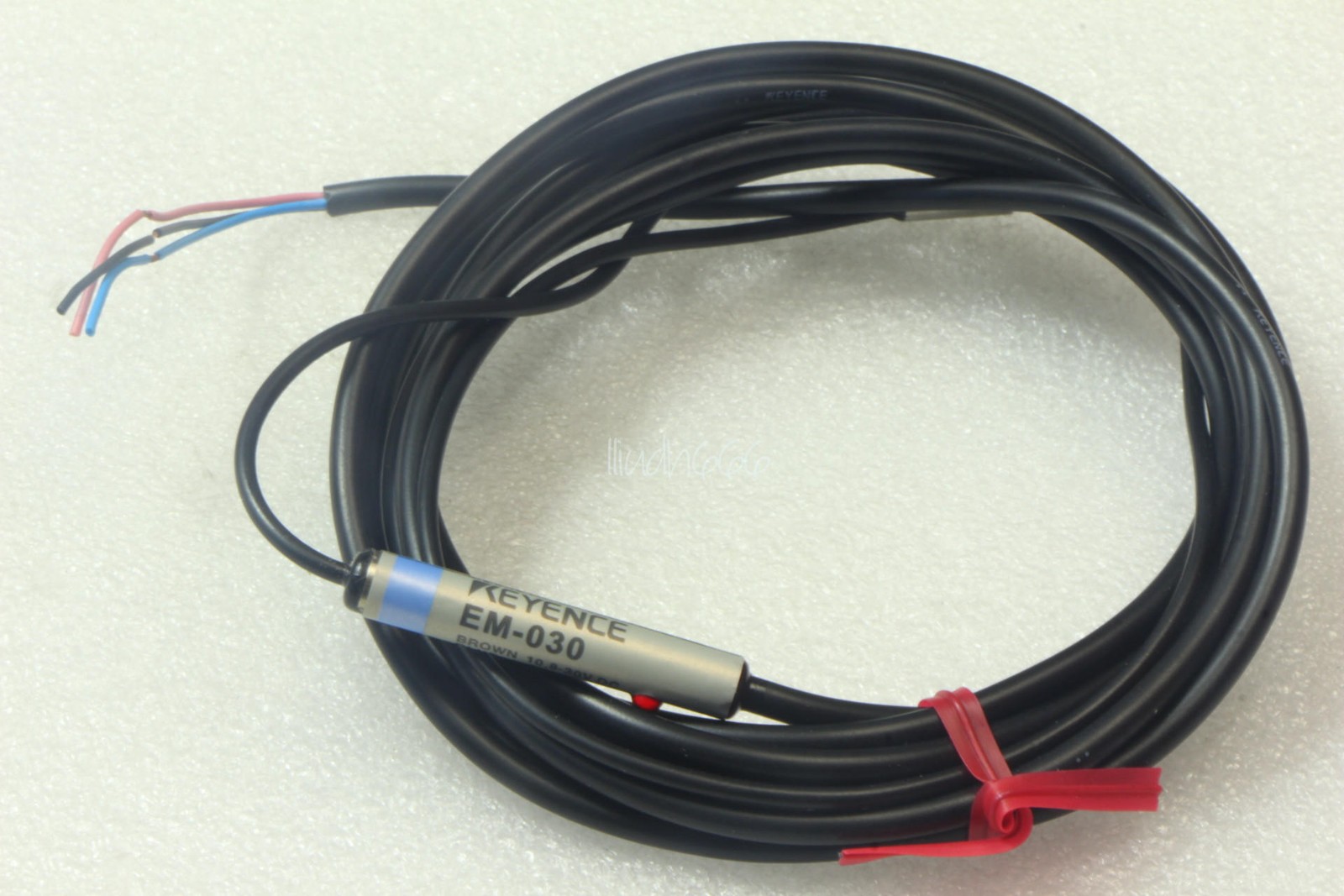 1PCS New Keyence Proximity Sensor EM-030 EM030