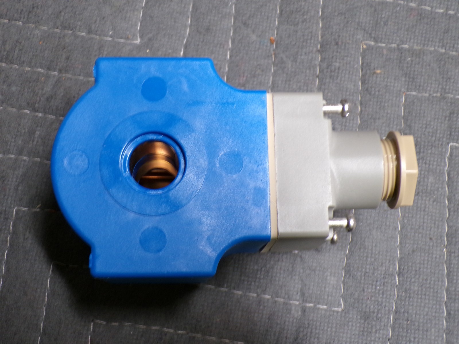 Danfoss #018F6857 Solenoid Coil BG024DS 24V DC W/Connection Box *NOS*