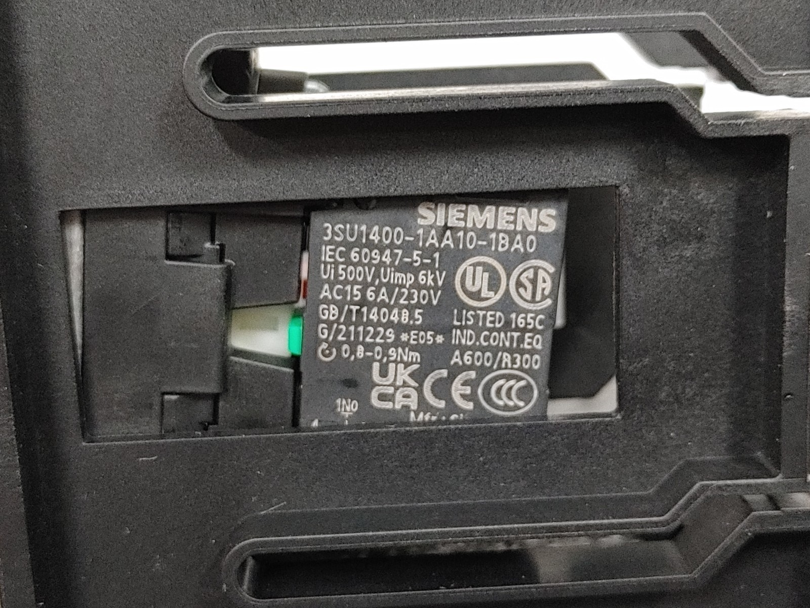 SIEMENS Key On Off Switch with 3SU1400-1AA10-1BA0 Contact Module