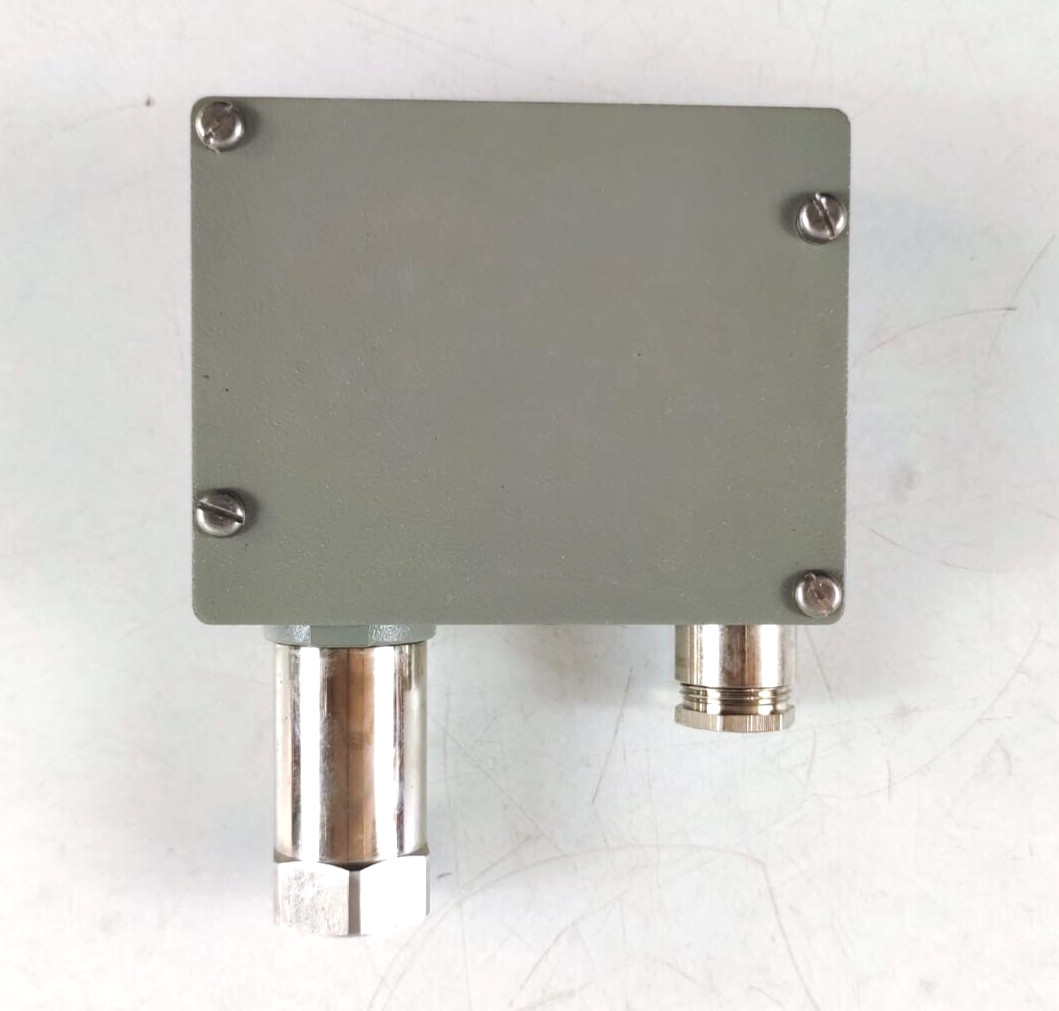 Trafag 8202 Pressure Transmitter Range: 0…2.7 bar, Max. Range: 15 bar, 10…36 Vdc
