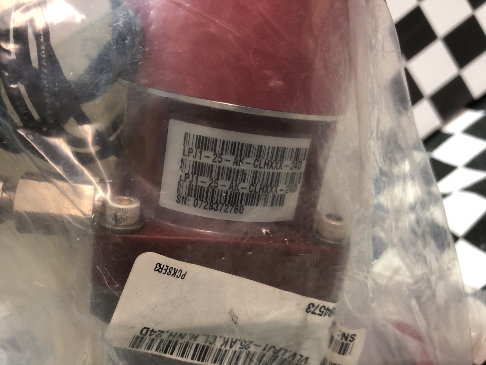 MKS LPJ1-25-AK-CLHXXX-24D, Pneumatic Angle Valve KF-25 with Solenoid, BOX 14 “A”