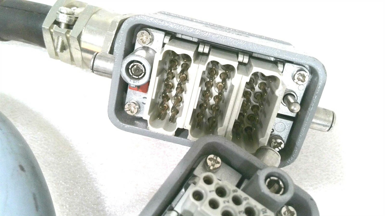 HARTING CONNECTORS ATTACHED TO OFLEX CLASSIC 110 100461761 – R/14 WIRE