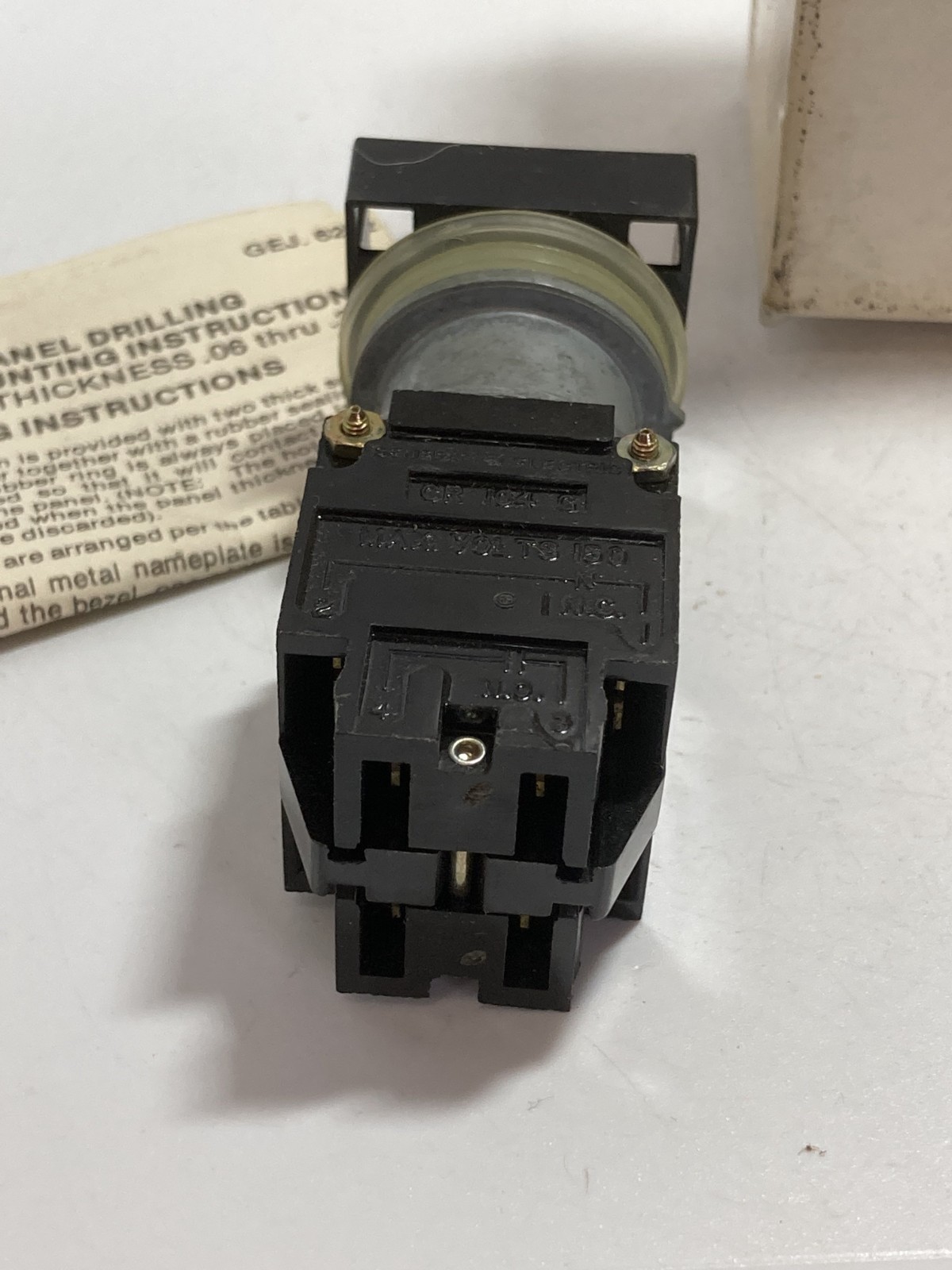 GE CR104MB12202 SELECTOR SWITCH 2 POS MAIN R 2NO/2NC 150V NIB