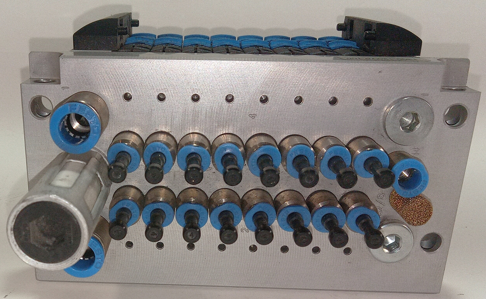 1 USED FESTO CPV10 8 SLOT MANIFOLD & VALVE ASSEMBLY ***MAKE OFFER***