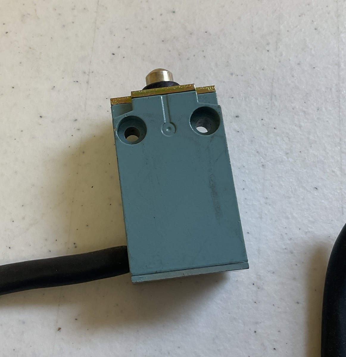NEW TELEMECANIQUE XCM B5105 LIMIT SWITCH, FREE SHIPPING