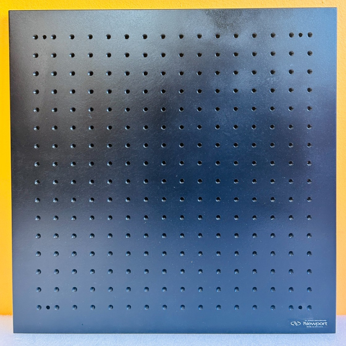 Newport SA2-18×18 18″ x 18″ x 1/2″, 1/4-20 Holes, Aluminum, Optical Breadboard.