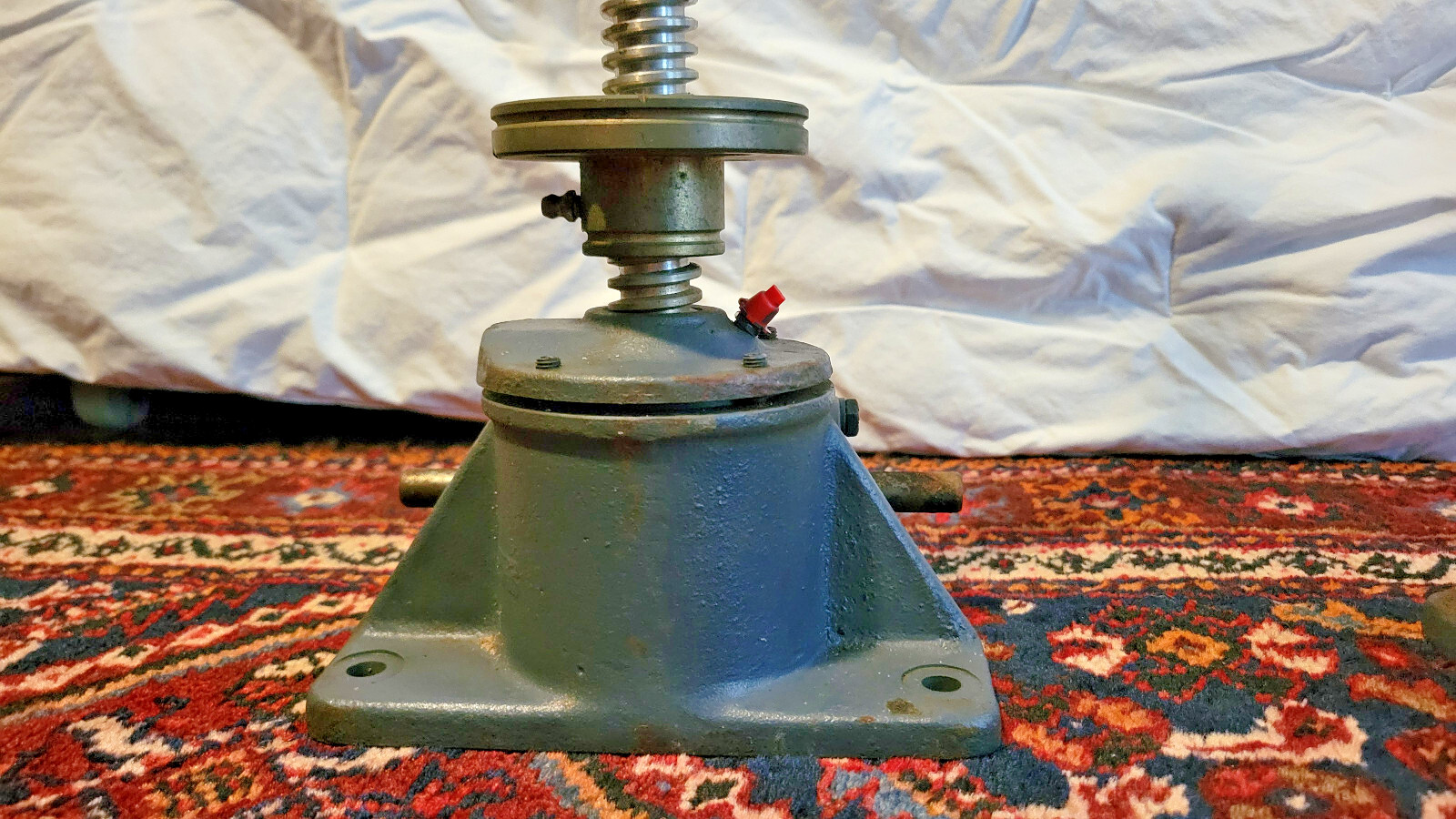 Joyce Dayton 28″ Screw Jacks Set of 2, Unused old stock,