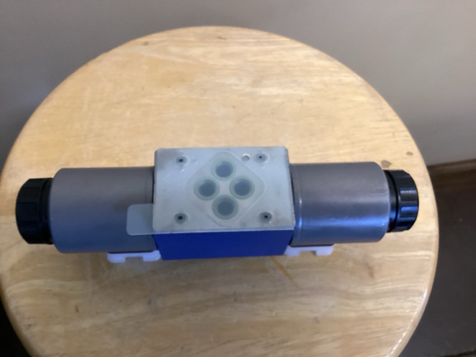 R900953654 Bosch Rexroth Hydraulic Proportional Directional Control Valve