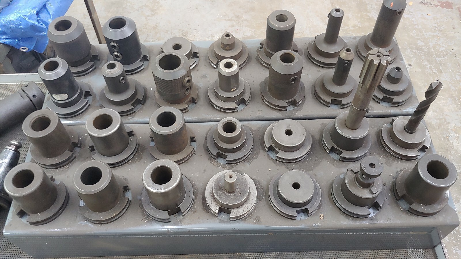CAT 45 TOOLING LOT OF 85 & HOLDERS