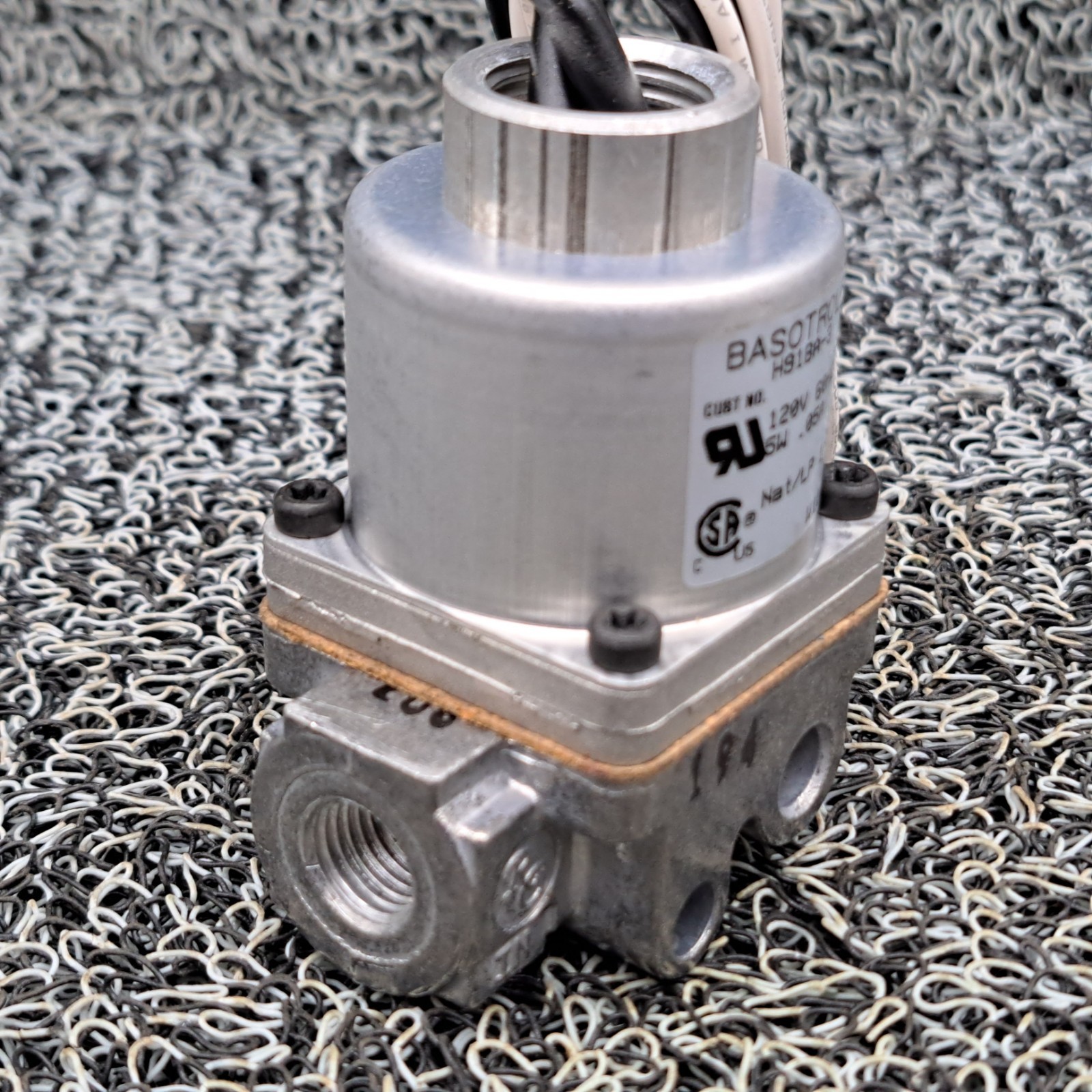 Baso H91BA-3 Auto Gas Valve 120V 1/4 x 1/4 100000 BTU No Packaging