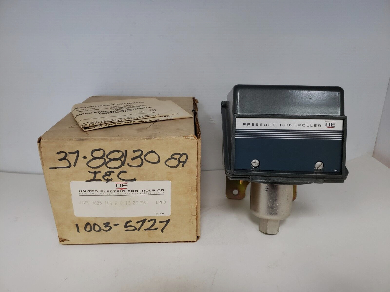 UNITED ELECTRIC J302 8208 9623 144 PRESSURE SWITCH 15A 125/250 VAC NIB