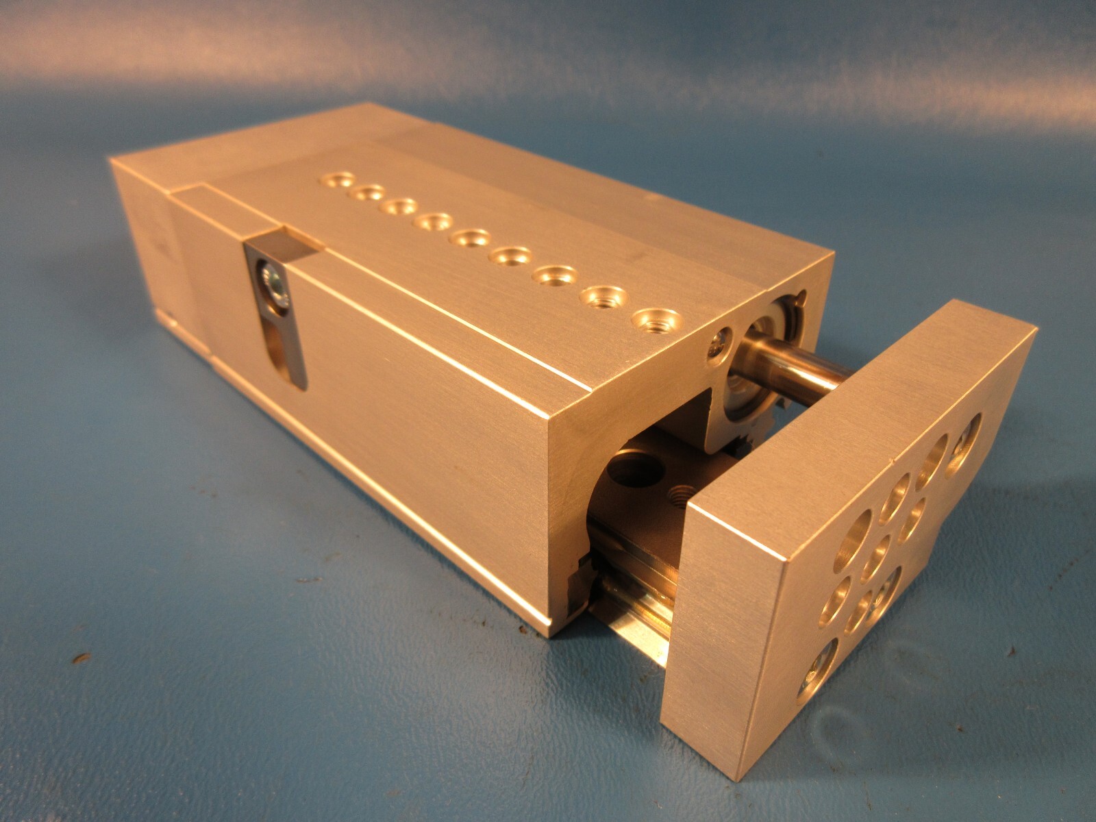 Festo DGSL-16-30-Y3A, 543999 Mini Slide, Stroke 30mm, Hydraulic Shock Absorbers