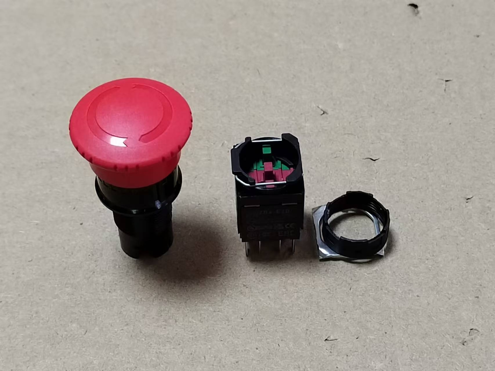 1pc New Schneider Knob emergency stop button ZB6-E2B ZB6-Y009-E1B