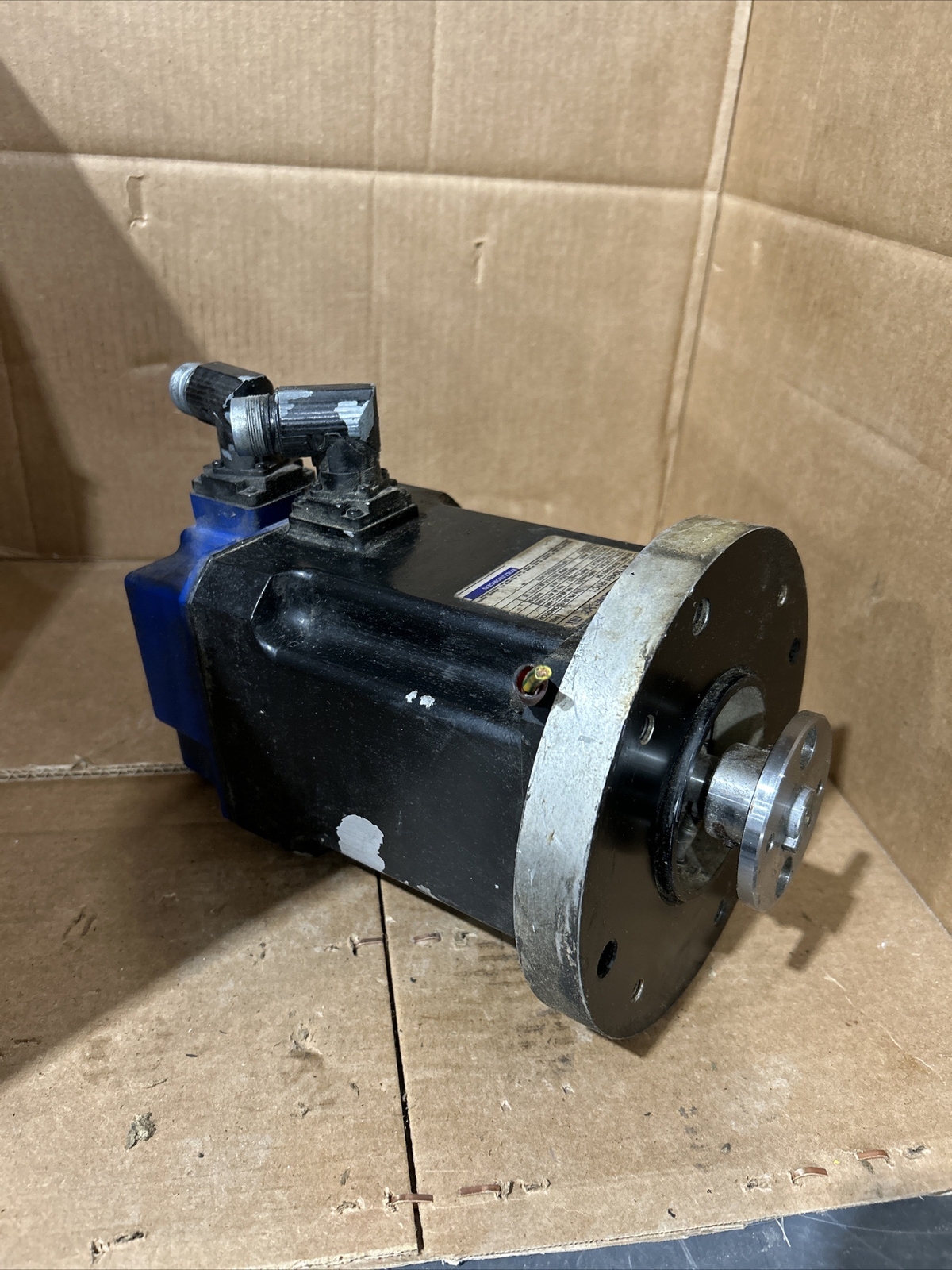 KOLLMORGEN GOLDLINE XT MT504B1-R1C1 SERVOMOTOR IP65, 230 V, 4000 RPM (WP2)