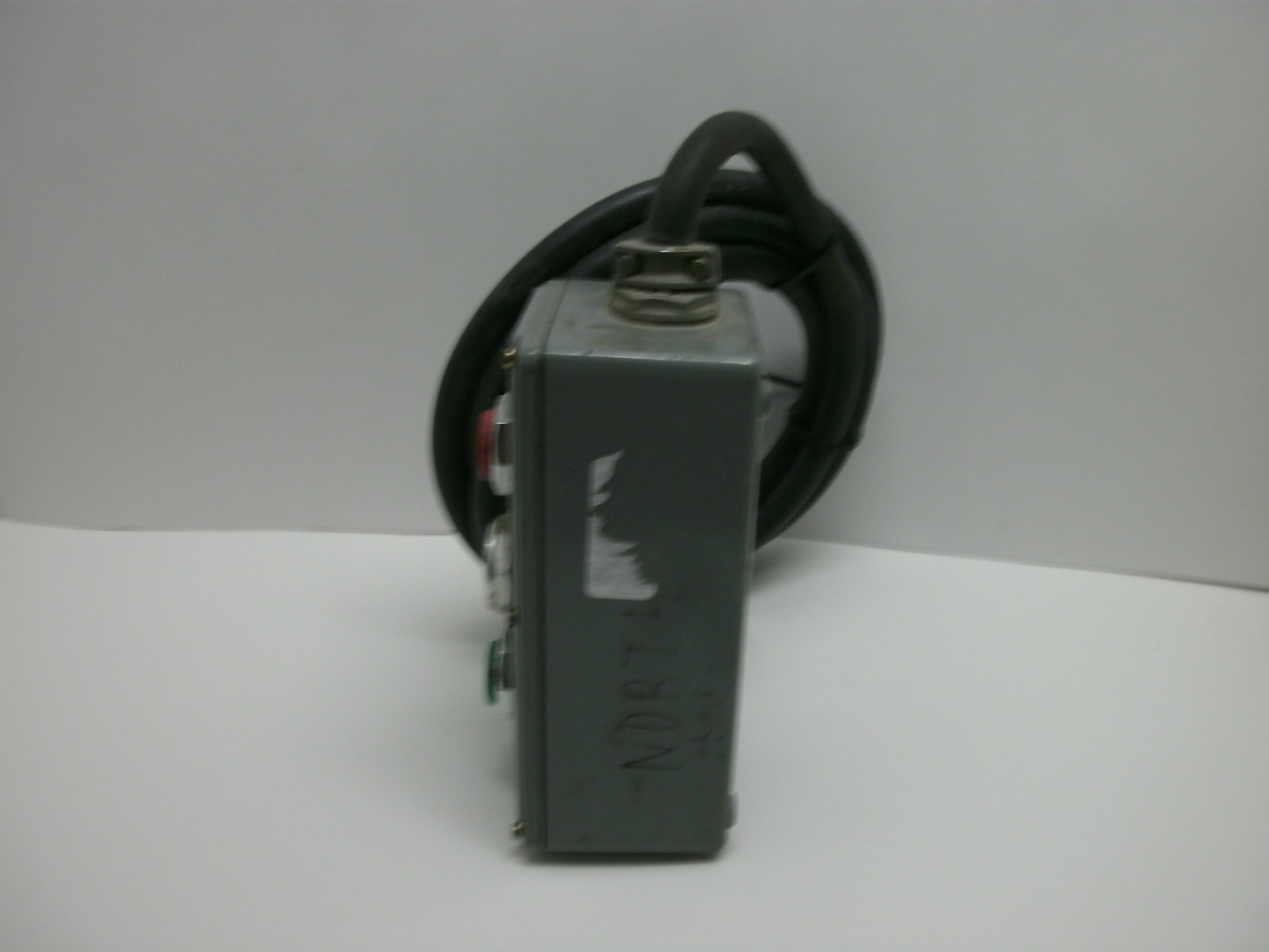 ALLEN BRADLEY 3 BUTTON CONTROL STATION W/3 PUSH BUTTON MOMENTERY SWITCHES