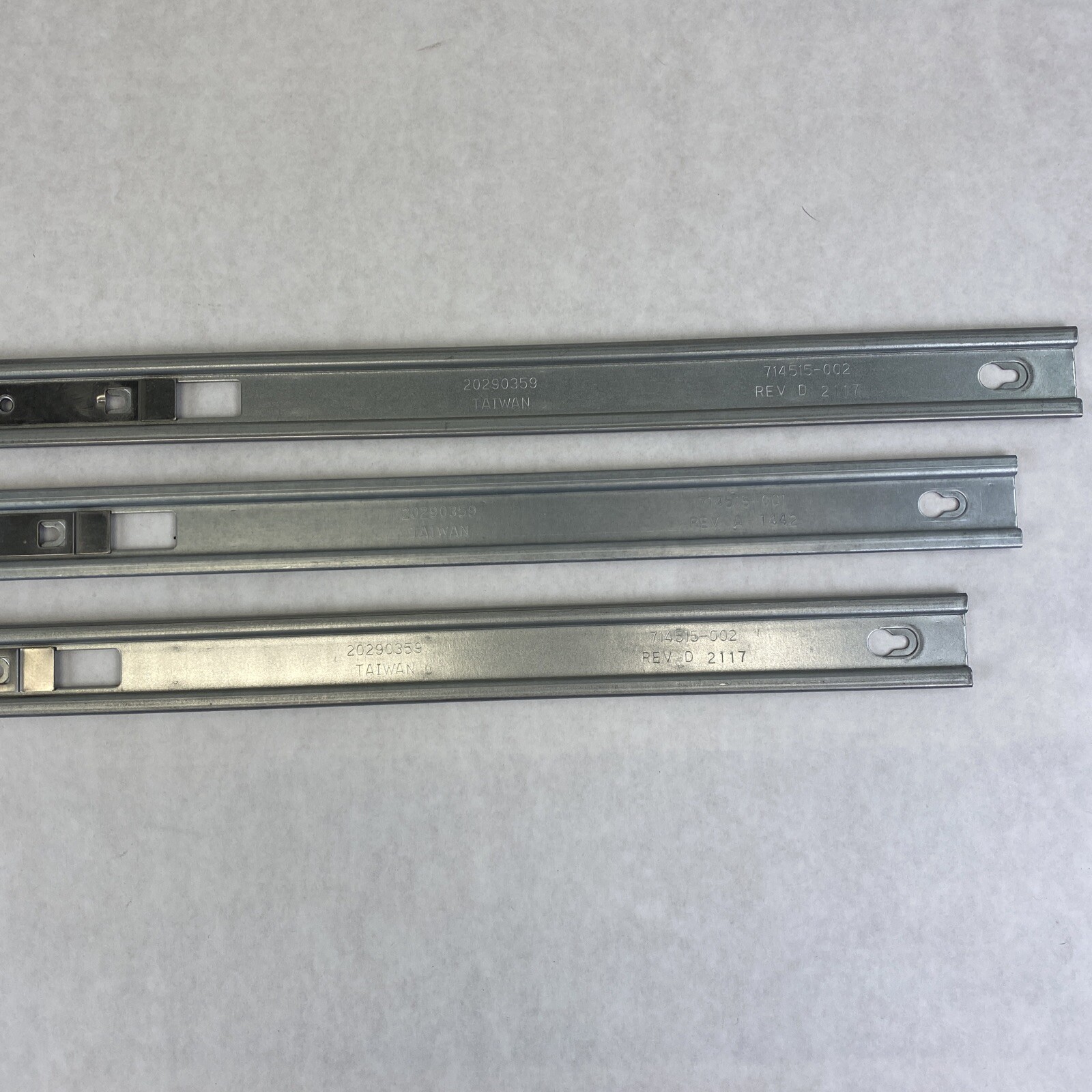Server rail drawer slides 714515-002 REV D 2117 20290359 27-5/8″ x 1″ Lot of 3