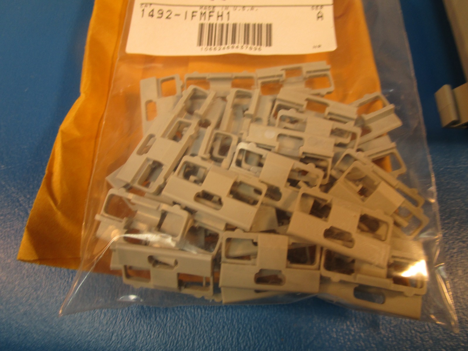 ALLEN BRADLEY 1492-IFM20F-F120-2, Digital Module with Fixed Terminal Block