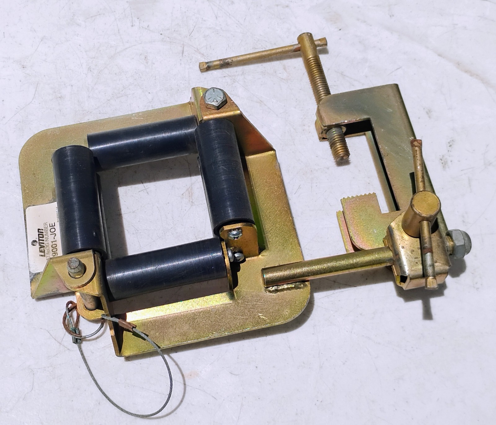 LEVITON 49001-JOE CLAMP-ON FIBER OPTIC CABLE WIRE ELECTRICAL PULLER ROUTER TOOL