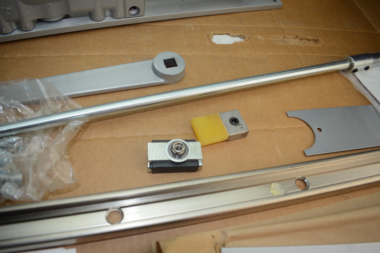 7905-689-RH Norton 7900 Series Overhead Concealed Closer Spring Size 5 in Alumi