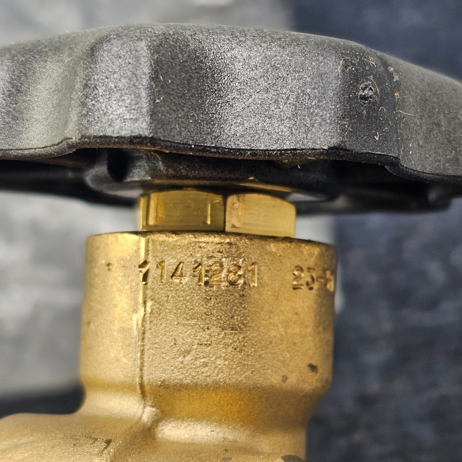 CAVAGNA CGA320R: ISO V-9, Y23-35 1.125″ 12 UNF Brass Cylinder Valve 3000PSI