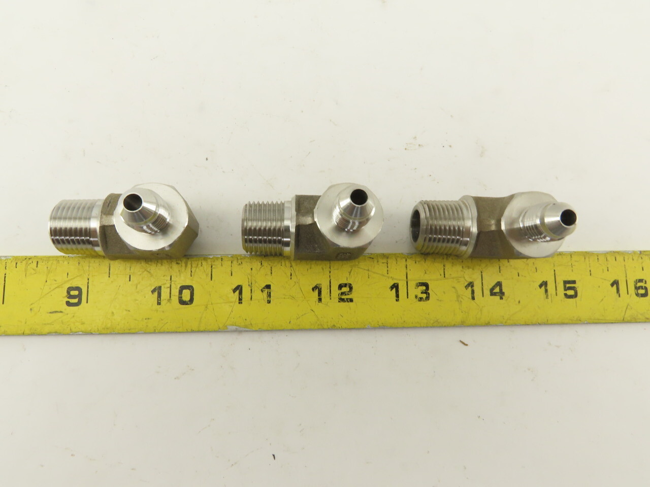 Parker 4-6CTX-SS 316 Stainless 37° Flare Tube 90° Elbow -4 JIC x 3/8″ NPT Lot/
