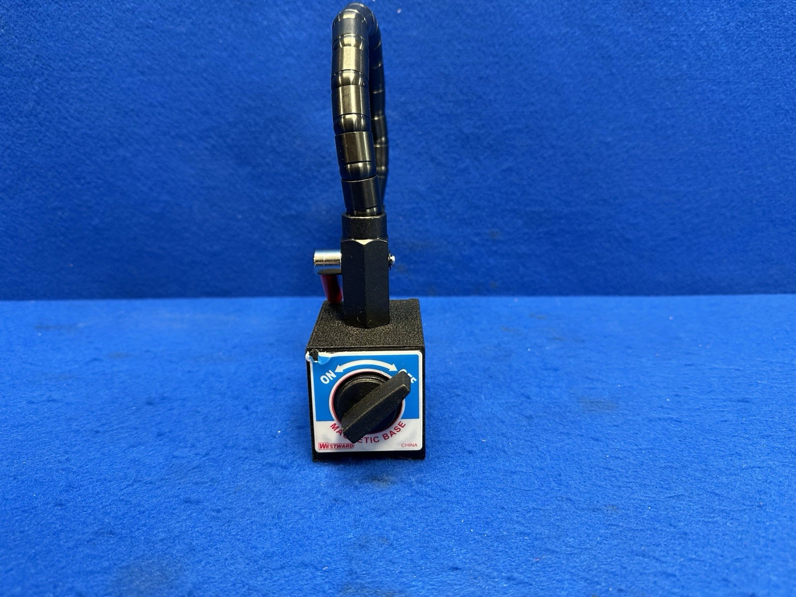 Westward 4Ky11A Magnetic V-Base, Flexible Post