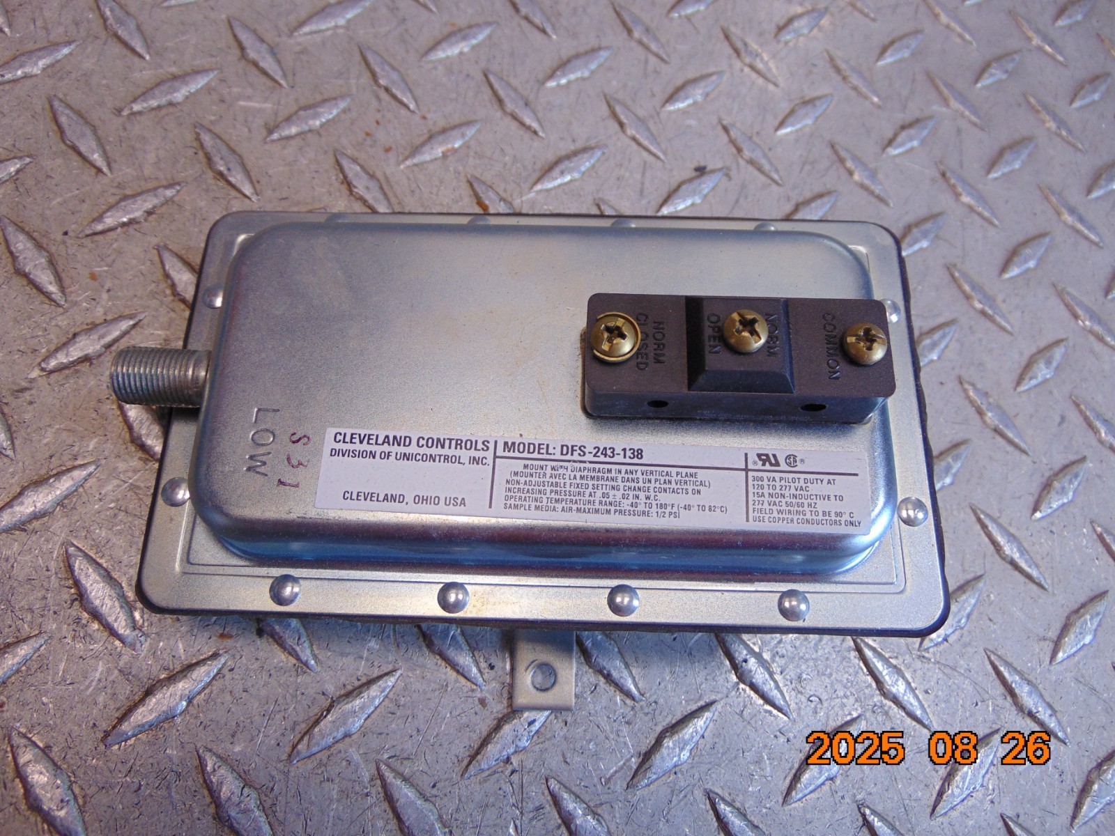 CLEVELAND CONTROLS DFS-243-138 PRESSURE SWITCH