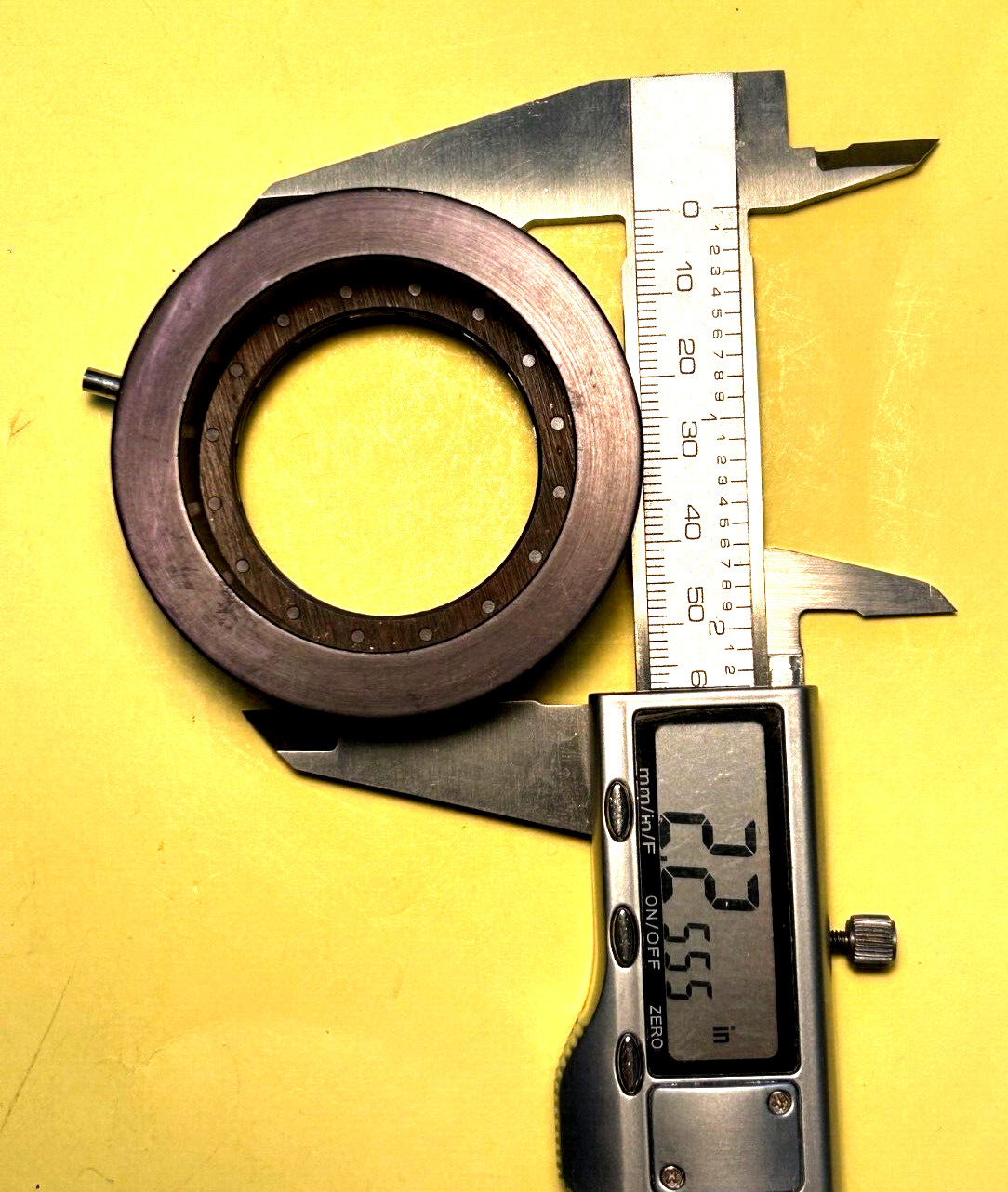 Oriel 30 mm adjustable Iris mounted in a 60 mm diameter housing