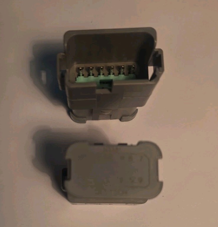 (2 Pcs) TE Connectivity Deutsch DT04-12PA-P021 Plug New Free Shipping