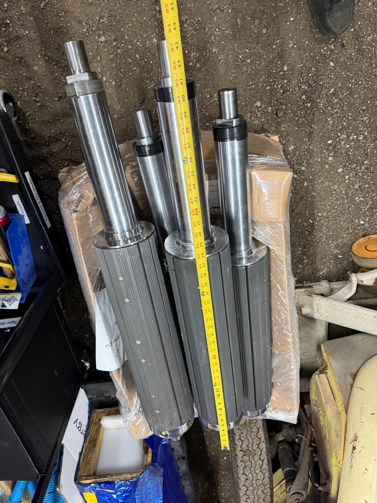 1x SAEHAN LEAF AIR SHAFT 031 767-5200 11/04 43″ long 6″ diameter