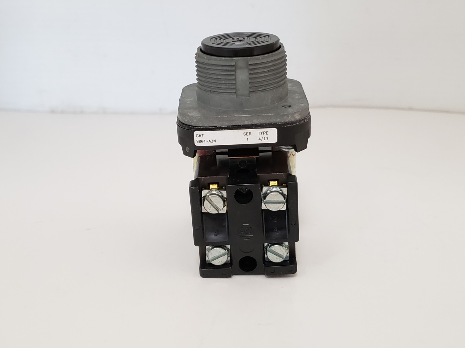 ALLEN BRADLEY 800T-A2N PUSH BUTTON MOMENTARY FLUSH HEAD BLACK 2NO 2NC SER T NIB
