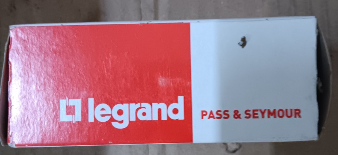Legrand L630-R Turn Lok Receptacle Lot of 5