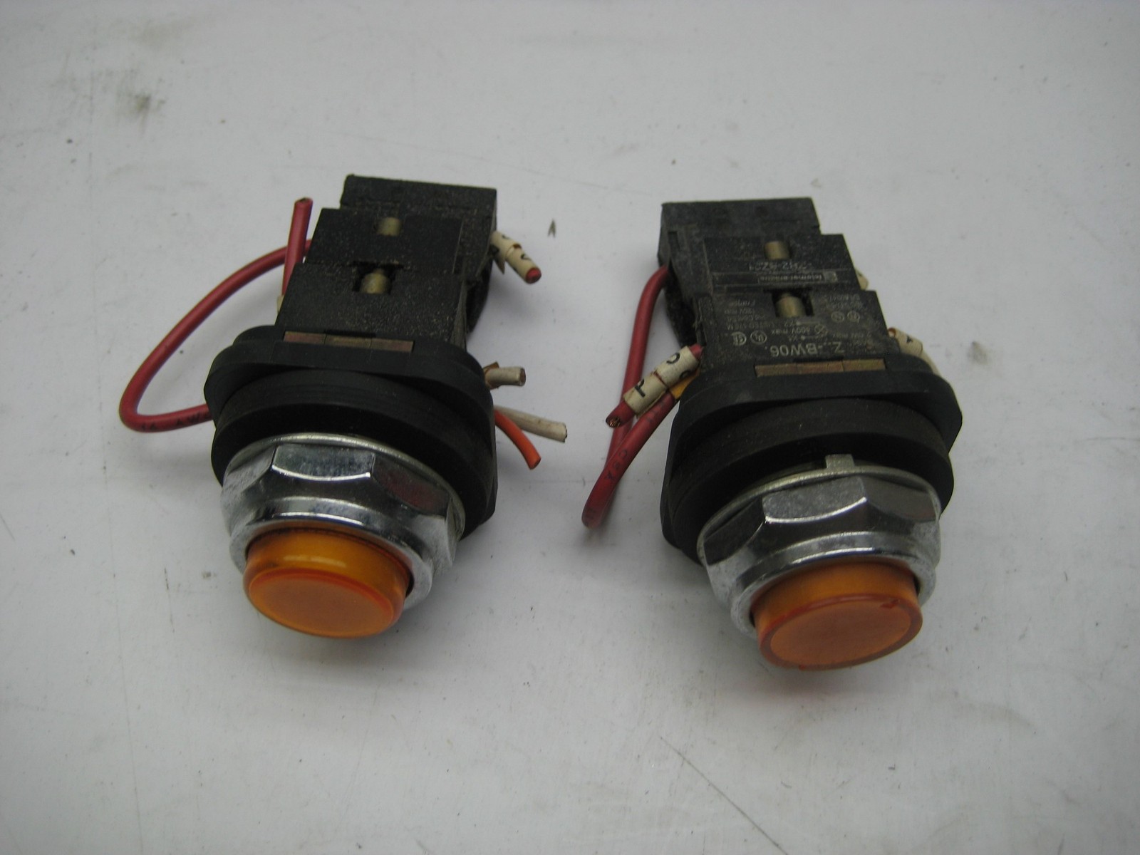 TELEMECANIQUE ZBWO6 PILOT LIGHT AMBER LOT OF 2 (AS PICTURED) UNMP