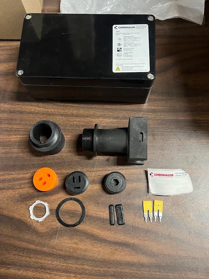 Chromalox 393561 UMC Multi Entry Kit 56258152 New open box missing parts
