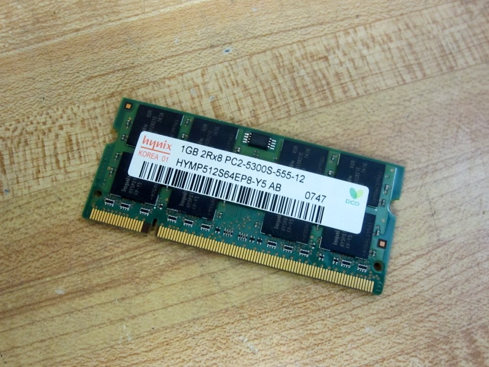 Hynix HYMP512S64EP8-Y5-AB Memory Module PC2-5300S-555-12
