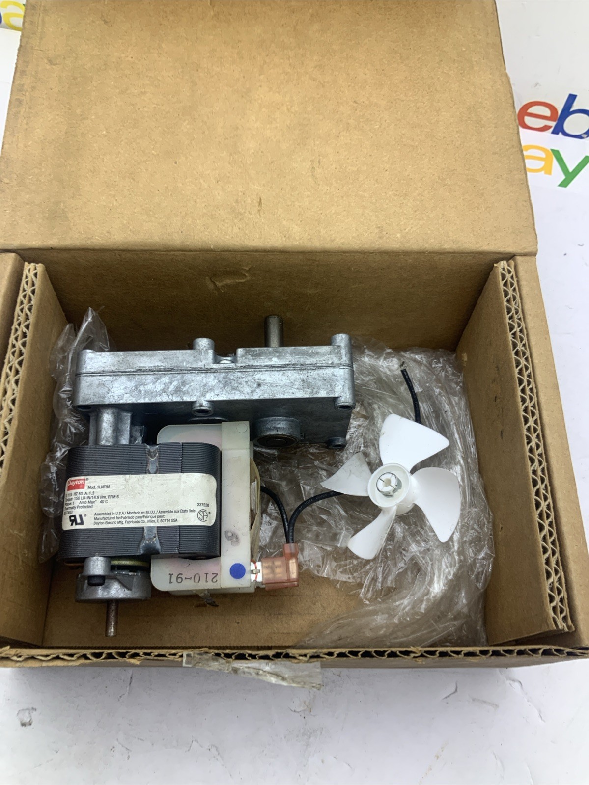 Dayton 1LNF8A AC parallel shaft gearmotor single output shaft. 6 RPM #150 in-Ibs