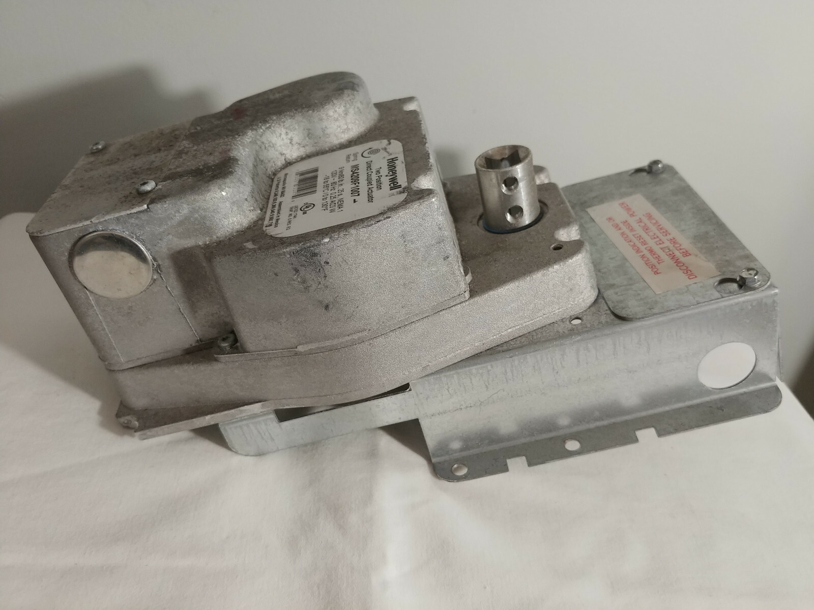 Honeywell MS4209F 1007 Two Position Direct Coupled Actuator 120vac 60hz 0.25a